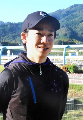 神戸への思いを語った松山弘平騎手＝滋賀県栗東市、栗東トレーニングセンター