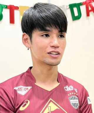 報道陣の質問に答える佐々木＝ノエビアスタジアム神戸