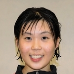 女子１００メートル平泳ぎを制した姫路西の塚原楽＝神戸市立ポートアイランドスポーツセンター
