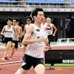 男子８００メートル決勝　大会新記録で優勝した４Ｄｉｒｅｃｔｉｏｎｓの四方悠瑚