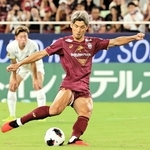 鹿島戦の後半にＰＫを決める大迫＝１１日、ノエビアスタジアム神戸