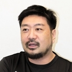 Ｂプレミアに挑戦する今季の意気込みを語る神戸の川辺泰三監督＝ジーライオンアリーナ神戸