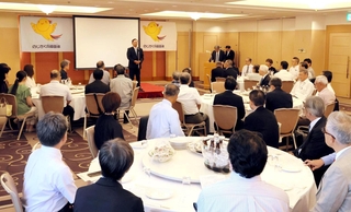 兵庫国体の思い出などが披露された県のじぎく国体局のＯＢ会＝神戸市中央区、ホテル北野プラザ六甲荘