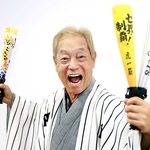 最近はもっぱらテレビ観戦で応援しているという月亭八方さん＝大阪市中央区、吉本興業大阪本社（撮影・丸山桃奈）
