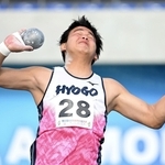 陸上少年男子Ｂ砲丸投げ決勝　２位に入った兵庫・山口勇雅＝青森市のカクヒログループアスレチックスタジアム（撮影・大田将之）