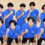 １８年ぶりの県高校駅伝に向けて意気込む男子・神戸甲北の岡田潤主将（前列右から２人目）らメンバー＝神戸市北区大脇台の同校