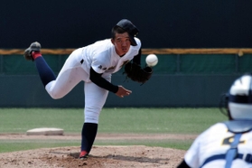 力投する三田松聖の高垣露稀投手＝アメニスキッピースタジアム