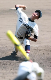 加古川東-東播工　完封劇でチームを初の準決勝に導いた東播工のエース古川＝姫路市ウインク（撮影・大森　武）