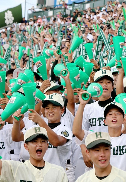 報徳８年ぶり８強にスタンド沸く 兵庫勢初の春夏６０勝 18年夏の甲子園 兵庫の高校野球 神戸新聞next