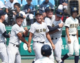 明石商業　甲子園2019年
ポロシャツ 兵庫】明石商 土壇場の9回で逆転 2年連続の甲子園出場