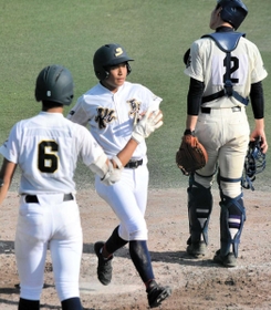 三田松聖 ブロック突破に王手 １２安打で圧倒 年夏季県大会 兵庫の高校野球 神戸新聞next