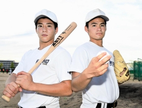 プロ志望届を提出した明石商の来田涼斗外野手（左）と中森俊介投手＝明石市内の同校（撮影・後藤亮平）