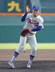 神戸国際大付-近江　２回裏近江１死二塁、春山の中前打を浴びる神戸国際大付の先発阪上＝甲子園球場（撮影・秋山亮太）