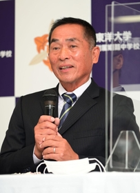 来春の退任を前に会見する東洋大姫路の藤田明彦監督＝姫路市書写（撮影・坂井萌香）