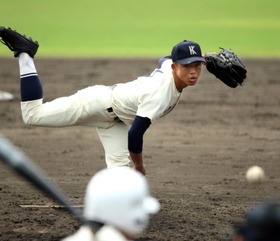 育英－姫路西　４回途中から登板し、好投した育英のエース山本崇＝高砂（撮影・辰巳直之）