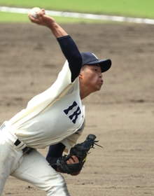 育英－姫路西　４回途中から登板し、好投した育英のエース山本崇＝高砂（撮影・辰巳直之）