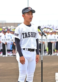 選手宣誓する社の隈翼主将