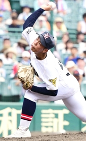 日大三－社　７回途中から２番手で登板し、好救援を見せた社の福田（撮影・斎藤雅志）