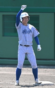 社-須磨翔風　２回裏須磨翔風、８番橋本が適時打を放ち先制する＝明石トーカロ（撮影・大田将之）