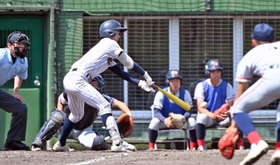 明石商-京都国際　３回裏明石商１死三塁、９番谷岡の内野ゴロの間に得点。反撃はこの１点にとどまった＝明石トーカロ（撮影・大田将之）