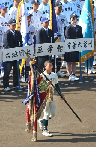 城東 甲子園旗 仲間と甲子園に、夏には必ず帰ってきたい」 報徳・橋本主将が準優勝旗