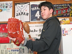聖地で活躍を」願い込め グラブ職人の兄、手製託す 東洋大姫路・高畑