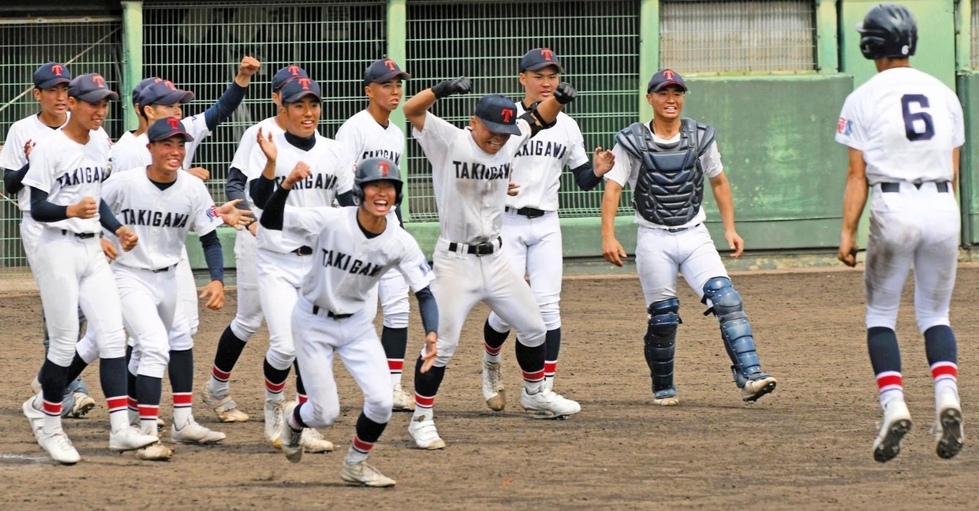 滝川第二、延長14回の熱戦制す 6番深沢がサヨナラ打、18歳の誕生日飾る