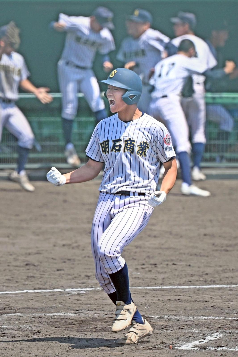 高校野球春季県大会、ベスト4決まる 明石商は逆転、報徳サヨナラ勝ち