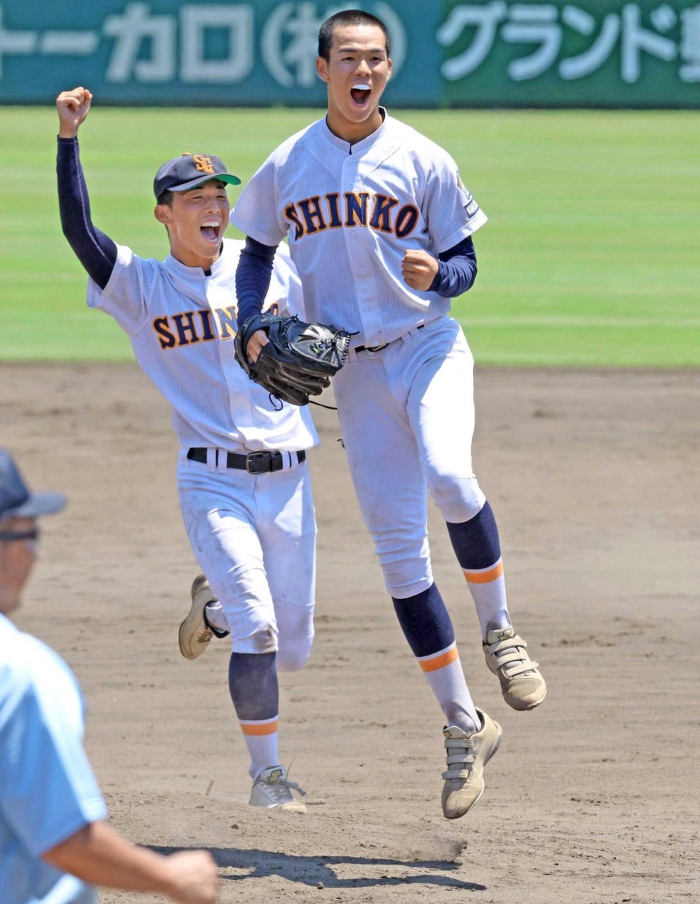 神港学園、盤石の継投 小沢が6回のピンチ切り抜けリード死守|高校野球