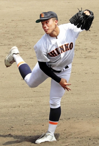 星陵－神港学園　８回無失点と好投した神港学園の寺田＝姫路市ウインク