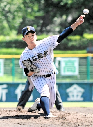 明石商－三木　無安打無得点試合を達成した明石商の石原＝明石トーカロ