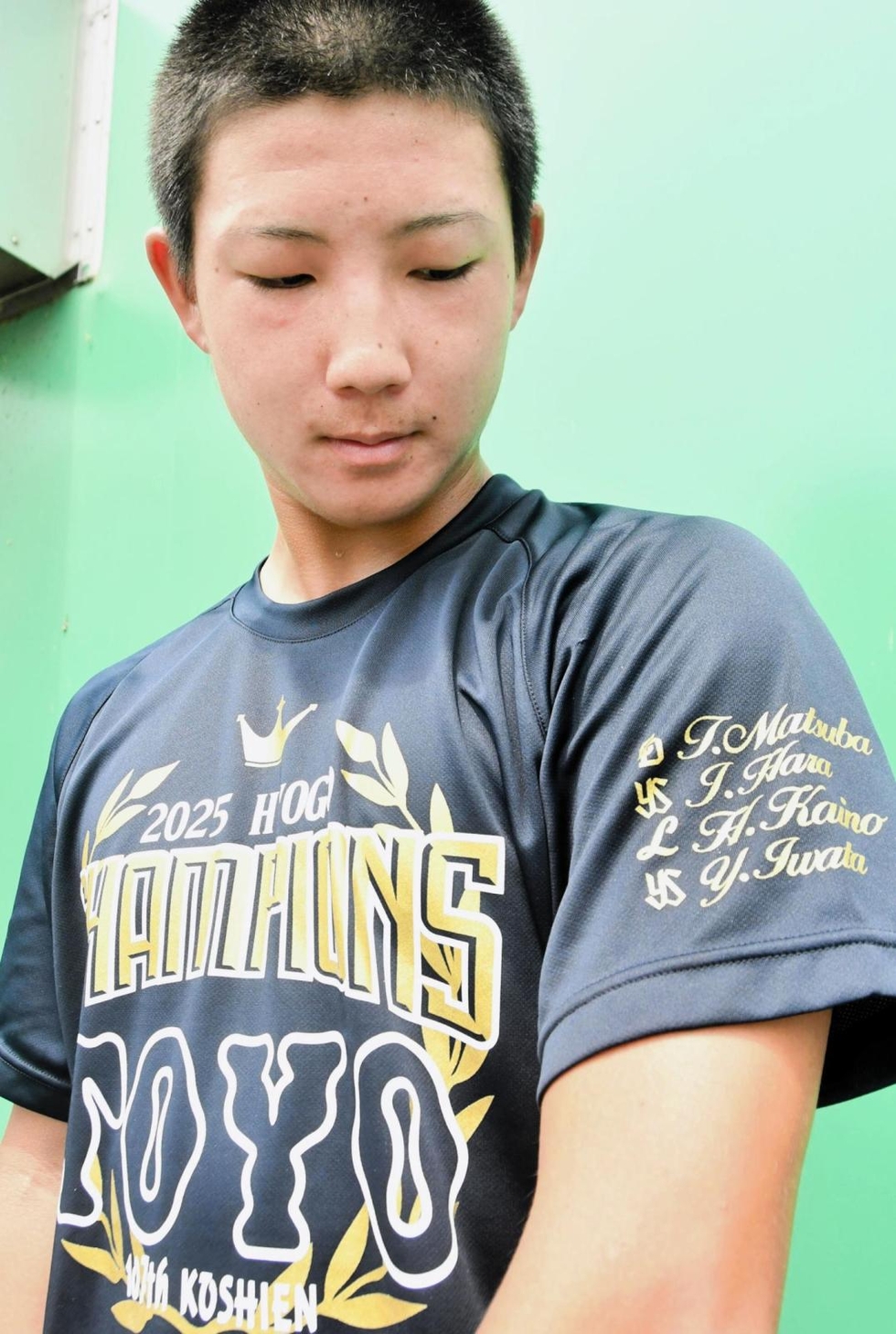 東洋大姫路　記念Tシャツ L サイズ 東洋大姫路ナインにOBのプロ選手から記念Tシャツ 松葉や原樹理ら4人