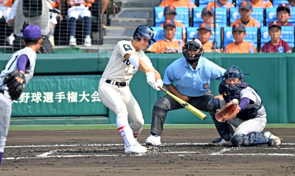 東洋大姫路、花巻東に快勝 14年ぶりにベスト16 最後は阪下が締める