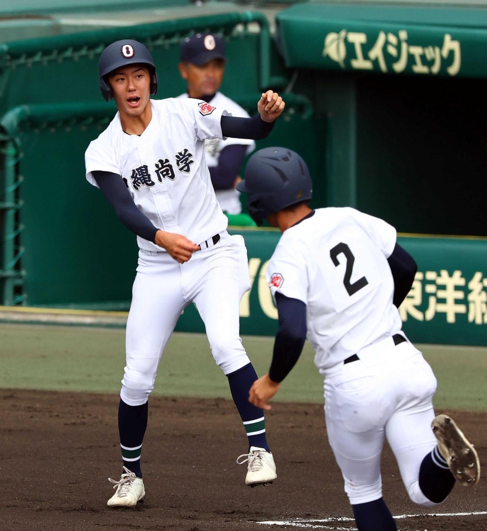 夏の甲子園、沖縄尚学の初V 兵庫出身の2人の3年生も勝利に貢献|高校