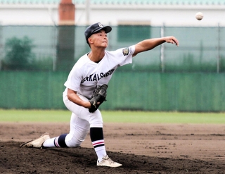 神港学園－高砂　４安打完封した高砂のエース杉山＝Ｇ７スタジアム神戸