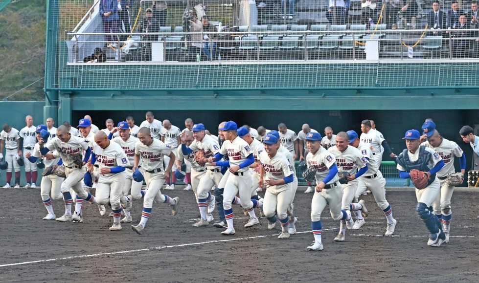 神戸国際大付、大阪桐蔭を破り決勝へ 3日決勝、智弁学園と対戦 秋季