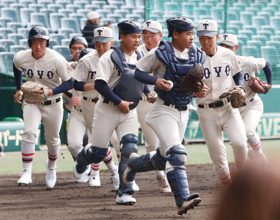 東洋大姫路が甲子園で練習 投手三上「マウンドからの景色は最高