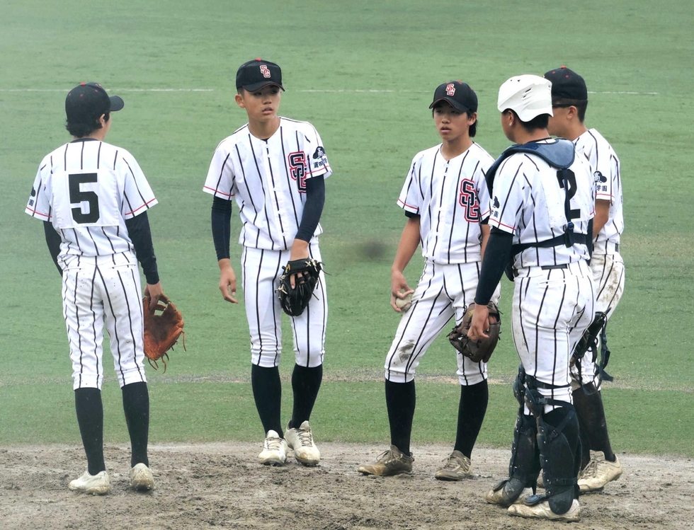 神港学園高等学校　野球部　ユニフォーム 初出場の園田、攻守に粘り 神港学園に健闘 全員1年生、村上主将