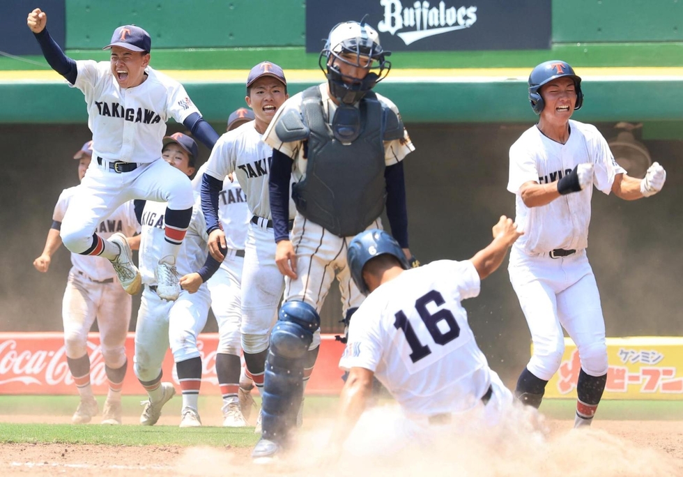 滝川第二、延長タイブレークでサヨナラ勝ち 9回に磯野主将が起死回生の