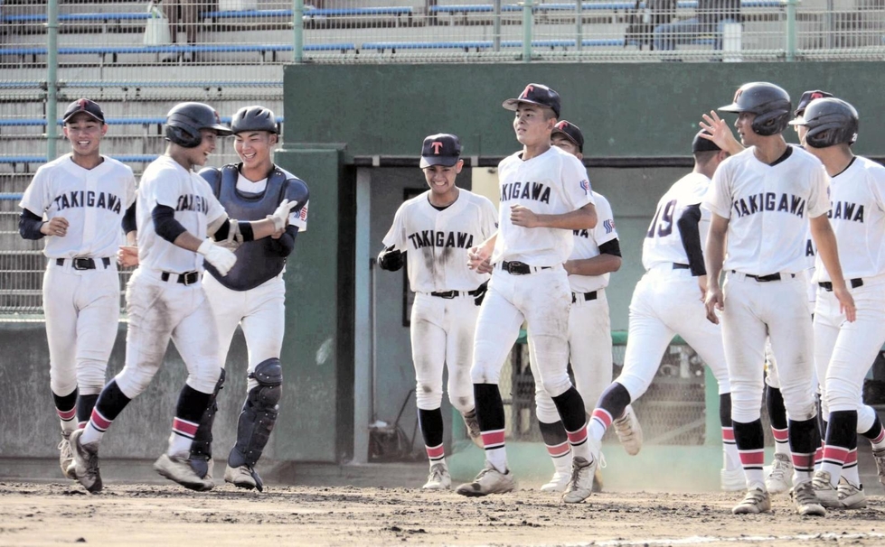 滝川第二、延長十回にサヨナラ勝利 殊勲の5番谷、地区大会でも逆転弾