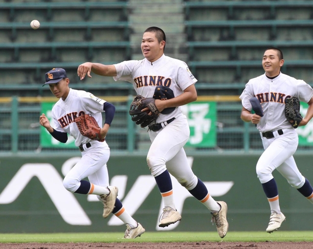 滝川第二ー神港学園 4回戦｜写真集｜兵庫の高校野球｜神戸新聞NEXT
