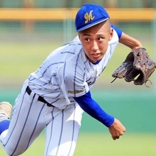 西宮今津打線を完封した武庫荘総合の投手・阪本＝尼崎市ベイコム（撮影・吉田敦史）