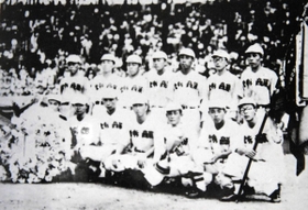 第２６回大会に初の頂点に輝いた北神商ナイン（兵庫県高校野球五十年史より）