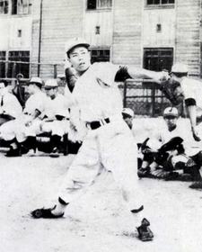 第３８回大会で県尼崎を初の優勝に導いた今津光男投手（兵庫県高校野球五十年史より）