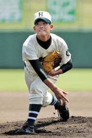 第９２回大会で１年生ながらエース格の働きを見せた報徳の田村伊知郎投手