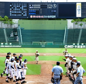 第９３回大会決勝、東洋大姫路と加古川北は延長１５回２ー２で譲らず、引き分け再試合となった