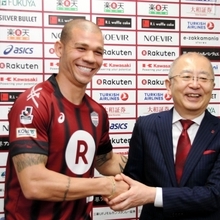 神戸新聞NEXT｜スポーツ｜Live!VISSEL｜J1神戸 ニウトンが入団会見