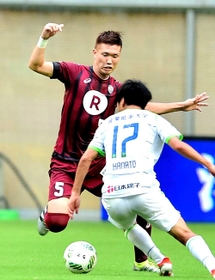 神戸－湘南　前半、湘南・端戸に立ちはだかる神戸・岩波（撮影・中西大二）