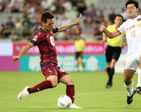 神戸－大宮　後半１０分、高橋峻（左）が先制ゴールを決める（撮影・大森　武）