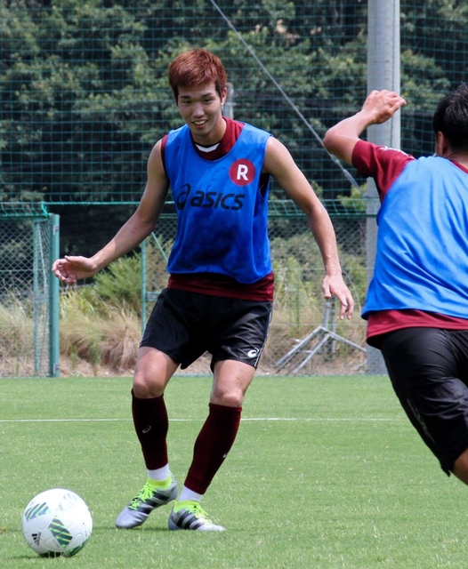 チームに合流した神戸の岩波拓也＝神戸市西区、いぶきの森球技場